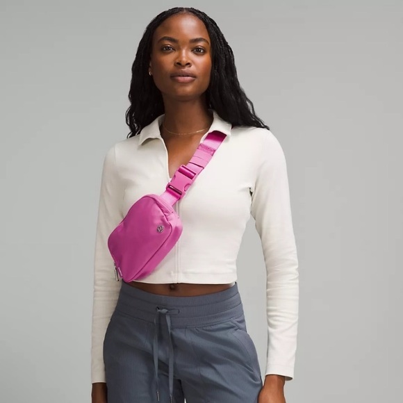 Lululemon Everywhere Belt Bag Crossbody 1L - SONIC PINK. - NWT - Picture 2 of 7